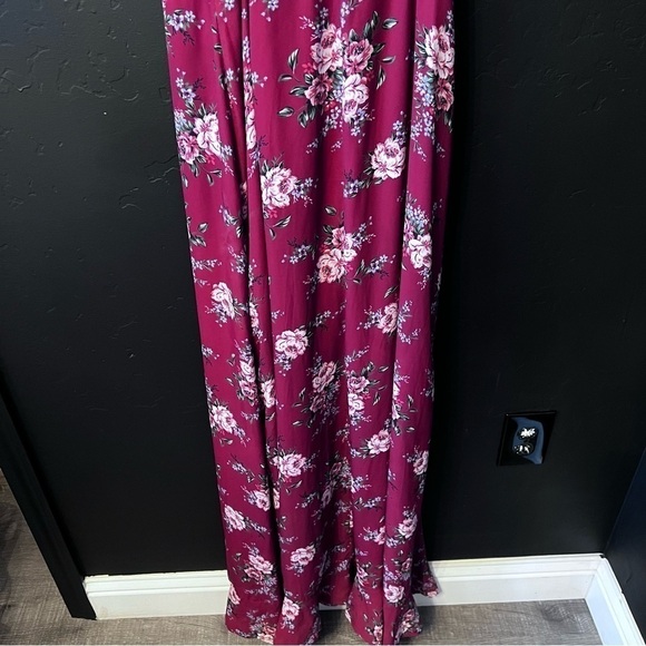 Fame & Partners Floral Ruffle Wrap Dress Size: 6 Color: burgundy/ floral print - Picture 11 of 12